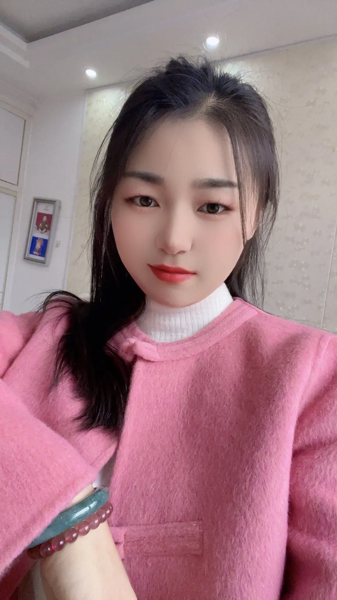 今天情人节，祝有爱者更爱，      无爱者自由，有爱无爱，咱们都有财。