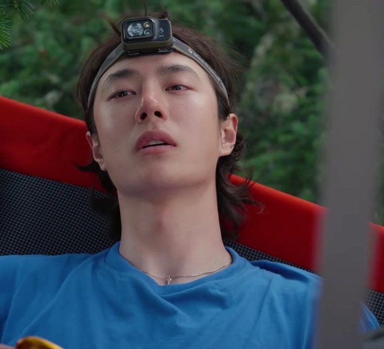 小狗漏出了小骨头