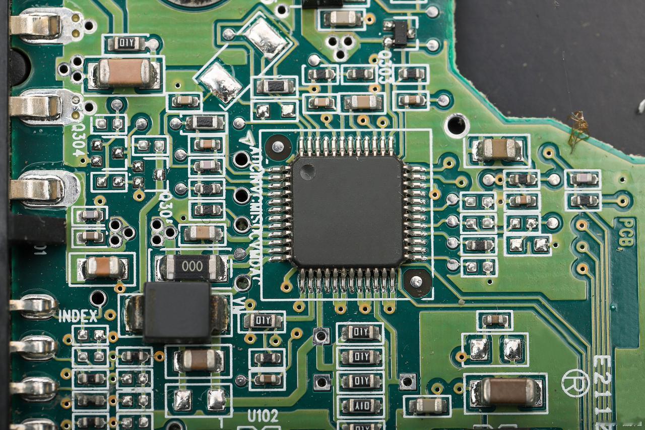 存储芯片飙涨，真的是资本炒作吗？其实没那么简单。存储芯片是半导体行业周期性最显著