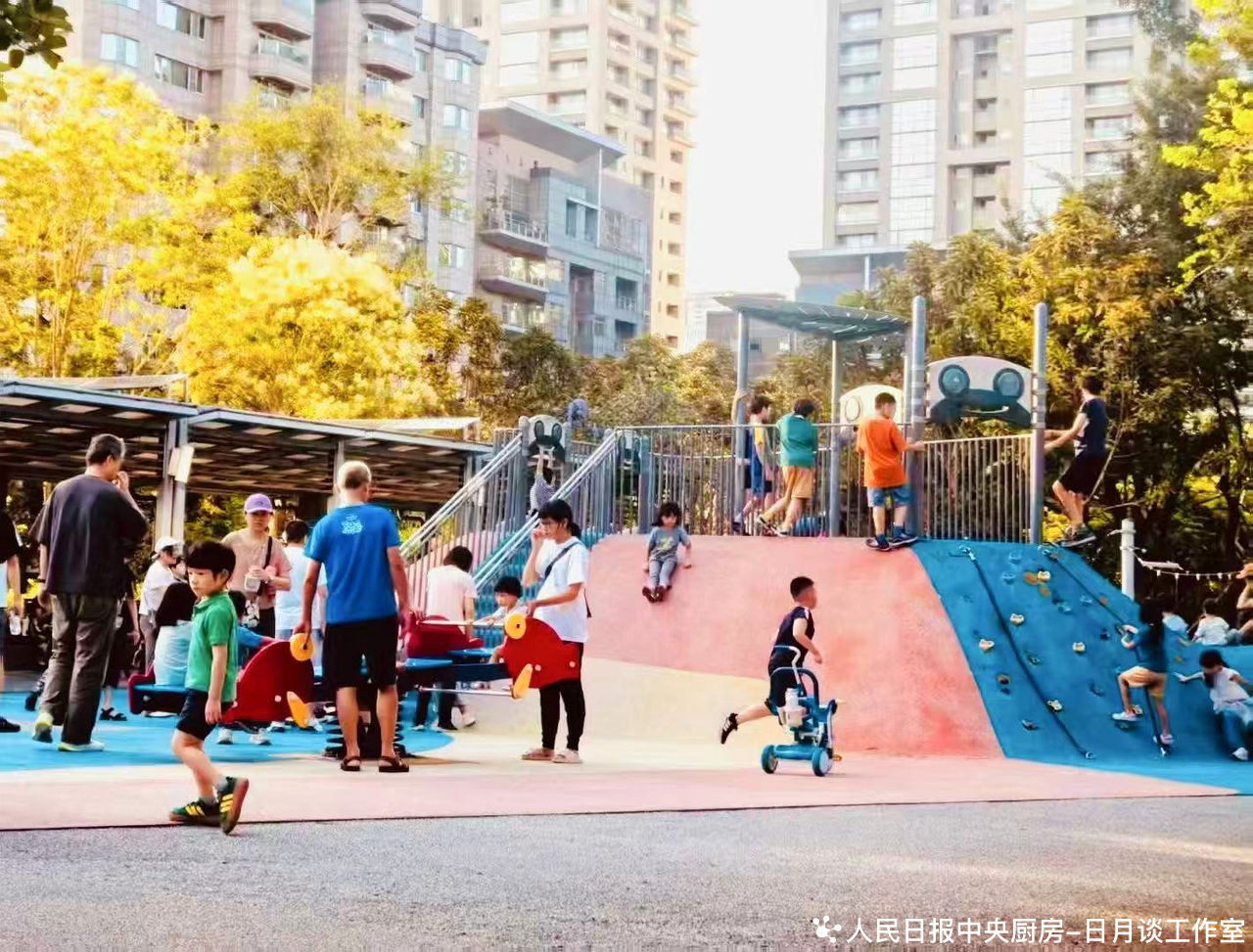 台北象山公园：热闹的亲子时光