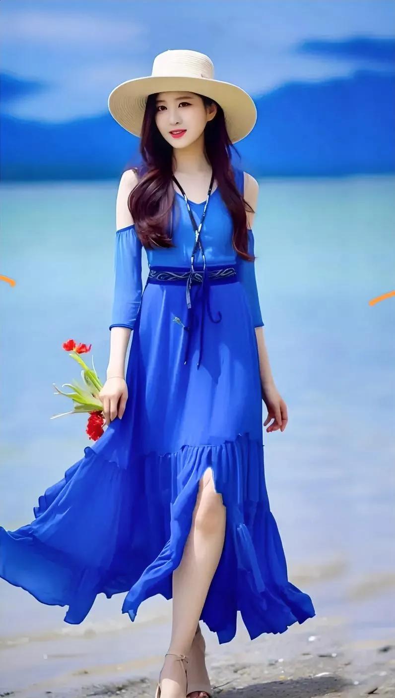 海边的蓝色连衣裙，清凉又浪漫。#海边飘逸长裙# #海滩度假长裙# #海边的姑娘真