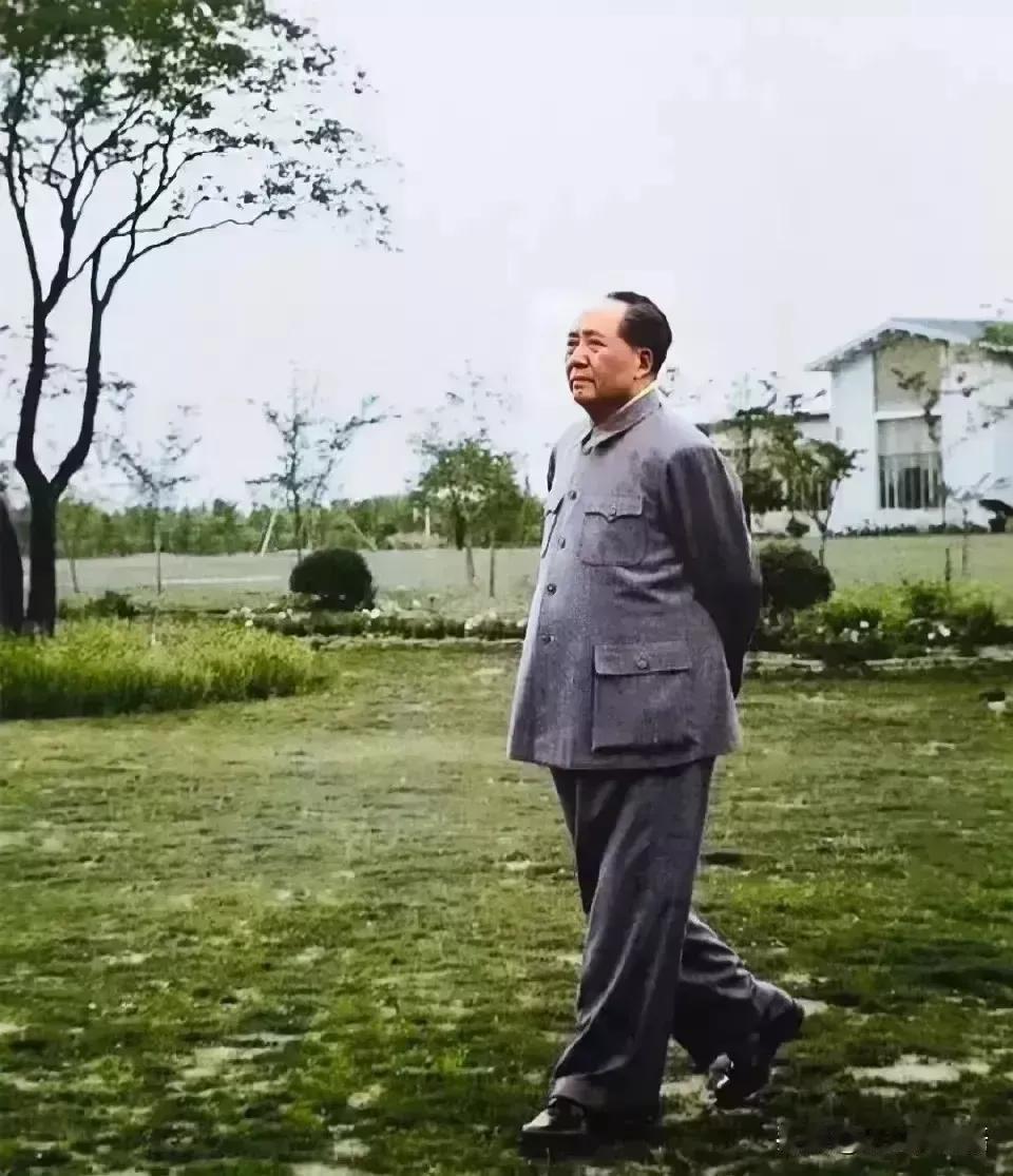 博大胸怀纳百川，伟绩丰功比天高！
