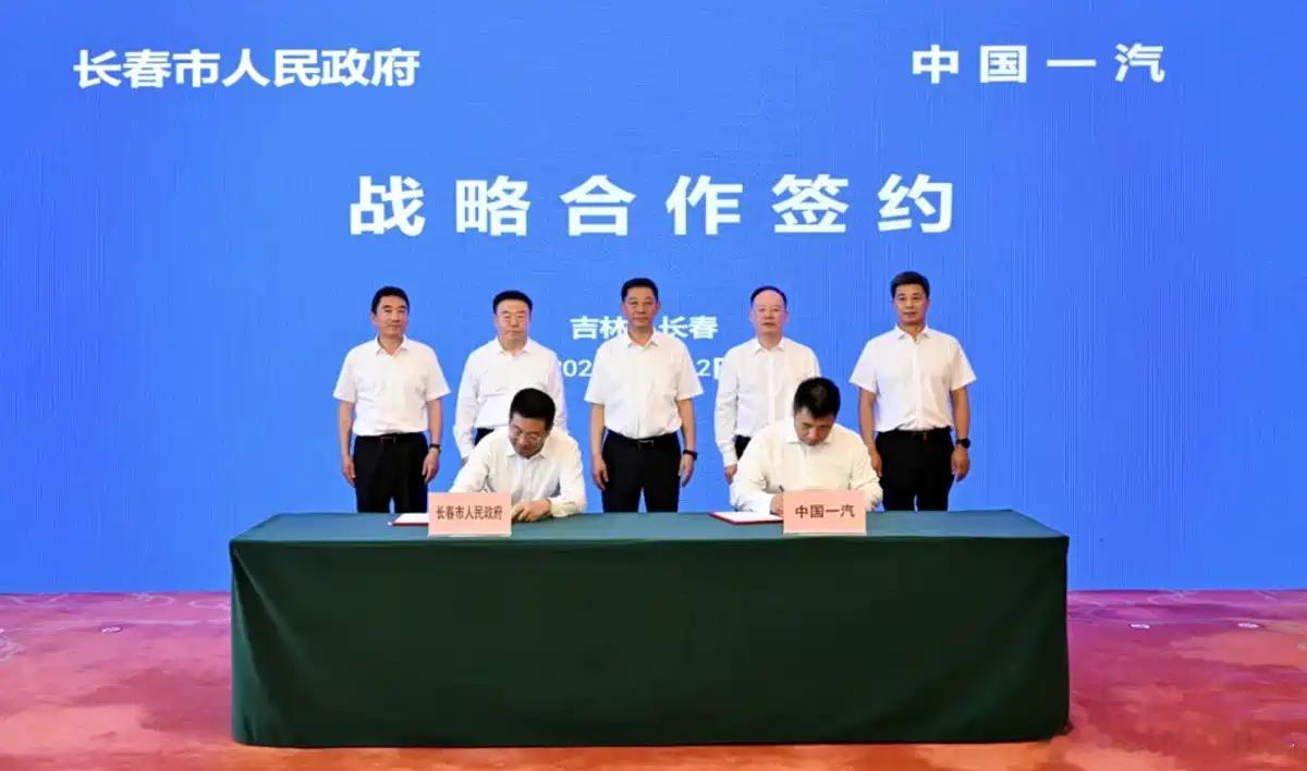 前两天，一汽与长春市政府签署深化战略合作协议，一汽-大众将在长春基地落地4款基于