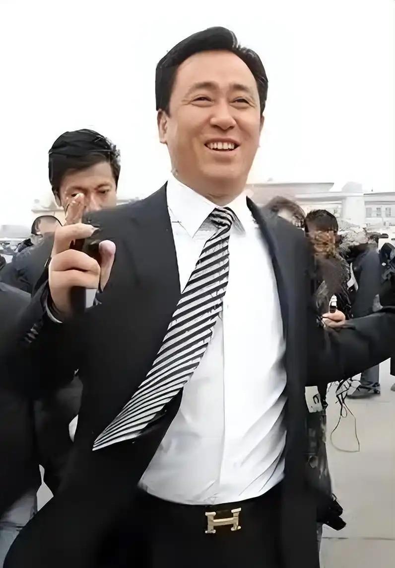 人在风光的时候放屁都是香的，到了监狱里讲的是真理都是废话。
许家印的轨迹就是一条
