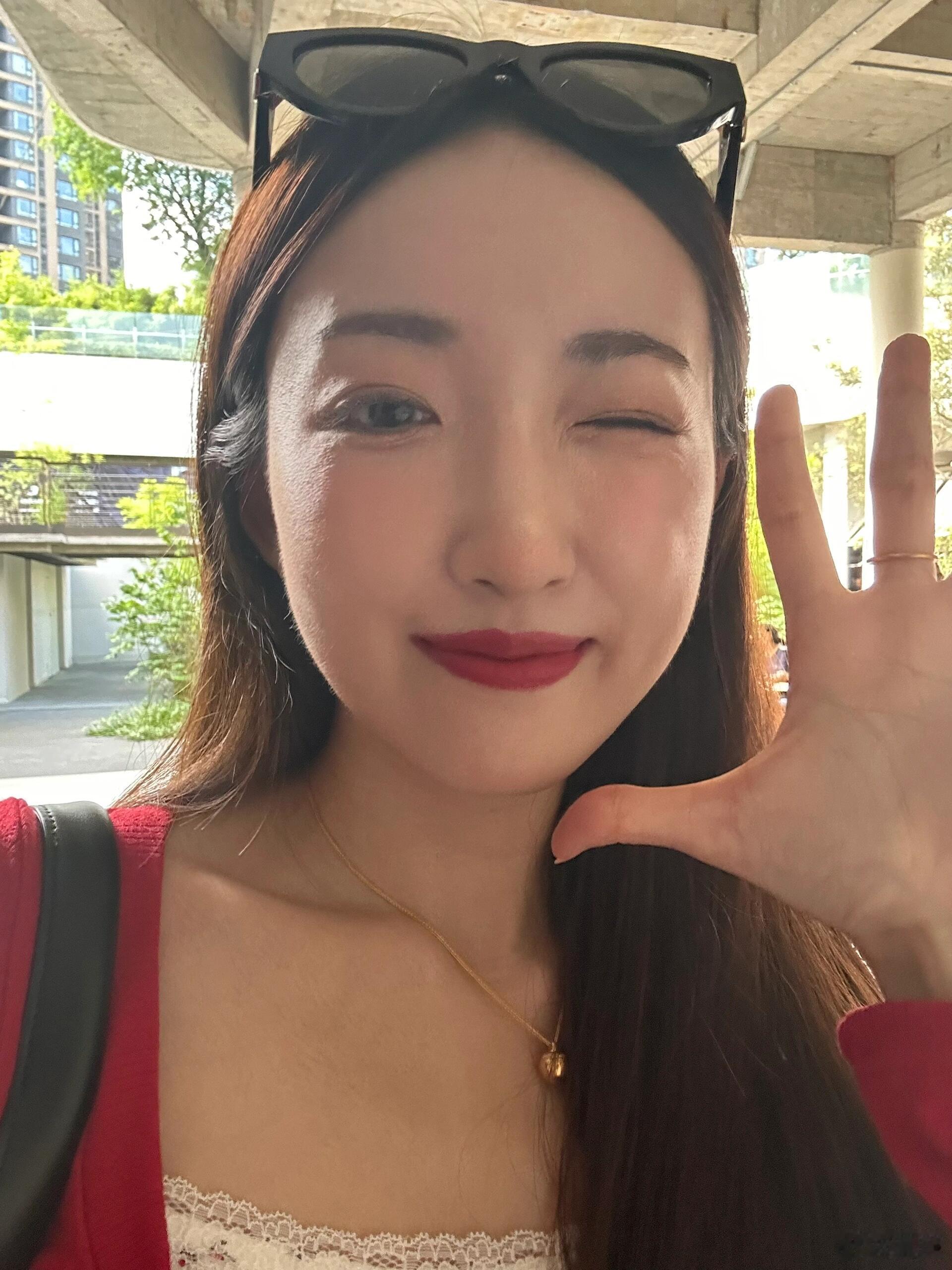 凌孜 🍅 成都citywalk，甜辣风，腿好长 ​​​
