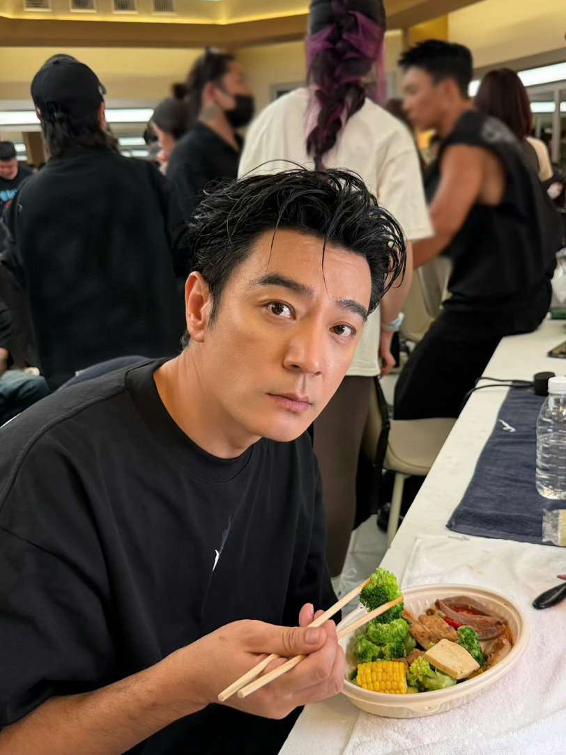 李光洁上了披哥多吃蔬菜叔圈天菜李光洁这次是哥哥叔圈天菜李光洁闯入披哥，这次是实打