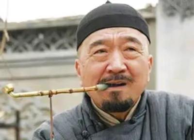 真正的艺术家是从不宣传自己、从不上综艺节目的，从不炒作，靠作品征服观众，这样的艺