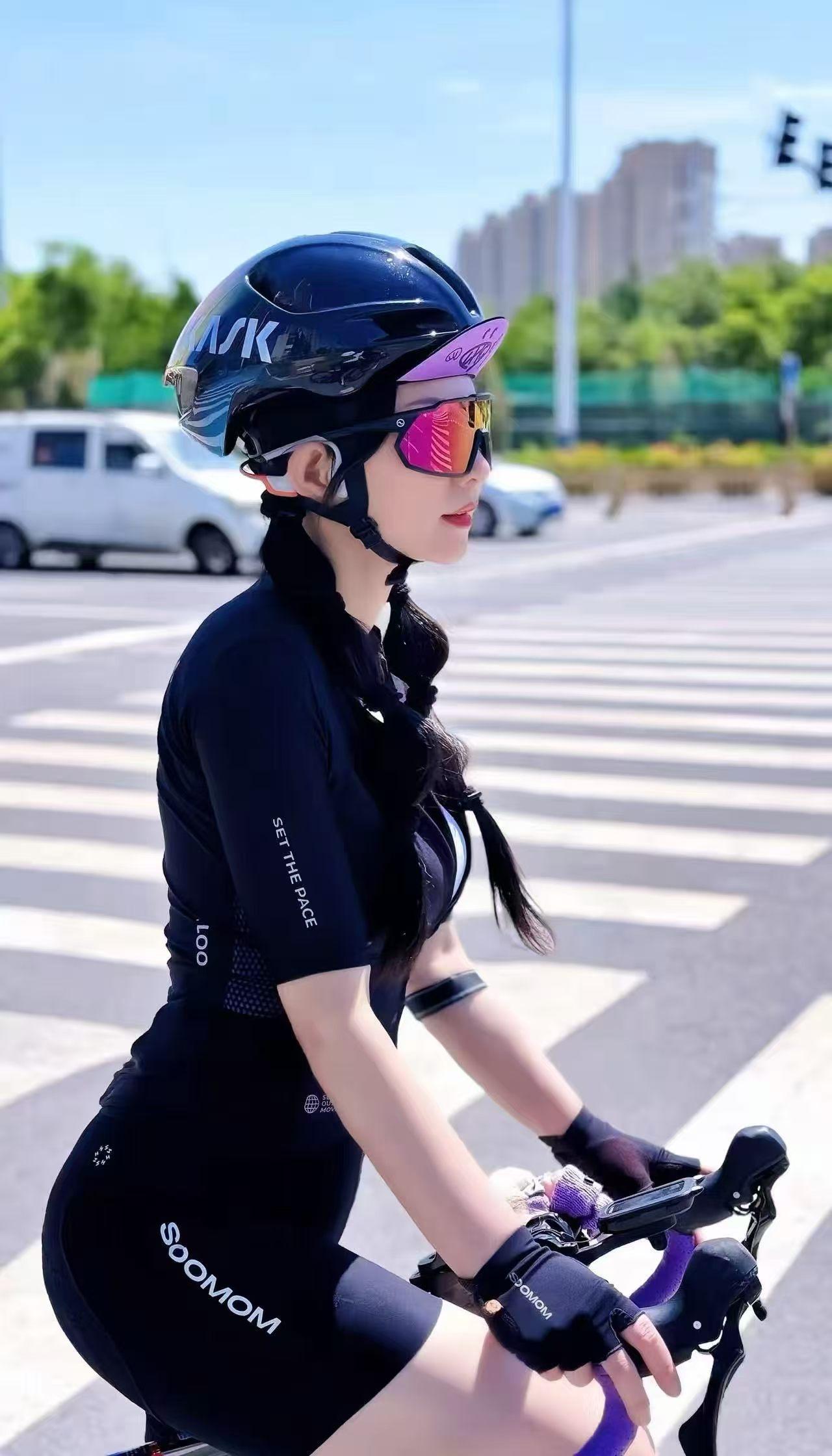 生活原本沉闷，骑行起来才有风松弛且自由，失意的沉重，骑行后都将风轻云淡。（点击关