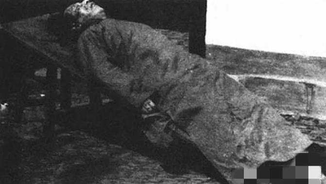 [微风]1946年，陈公博被枪毙的现场，临刑前他对身边的狱警说道：”我有钢笔一支