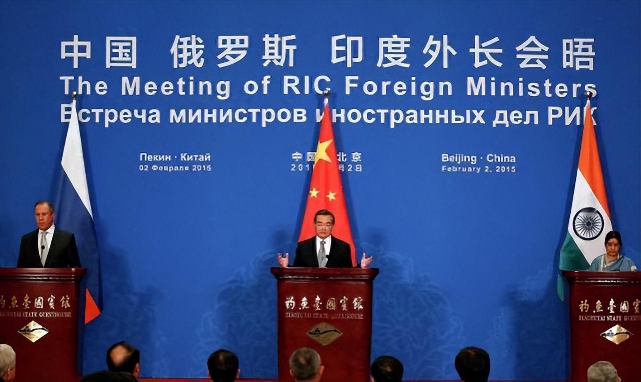 中俄印三角。
真的还能捡起来吗？

从地理位置看。
俄、中、印分别占了。

亚欧