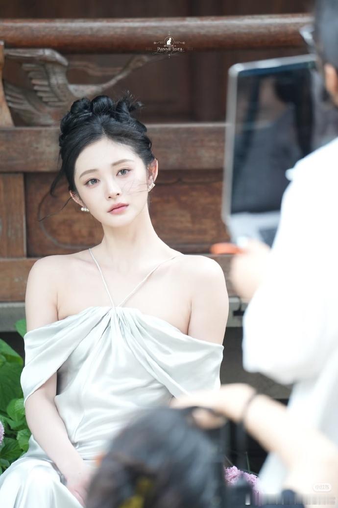 周洁琼我见犹怜的美周洁琼蜜汁角度出神图 咱们的周洁琼蜜汁角度出神图，太好看的一张