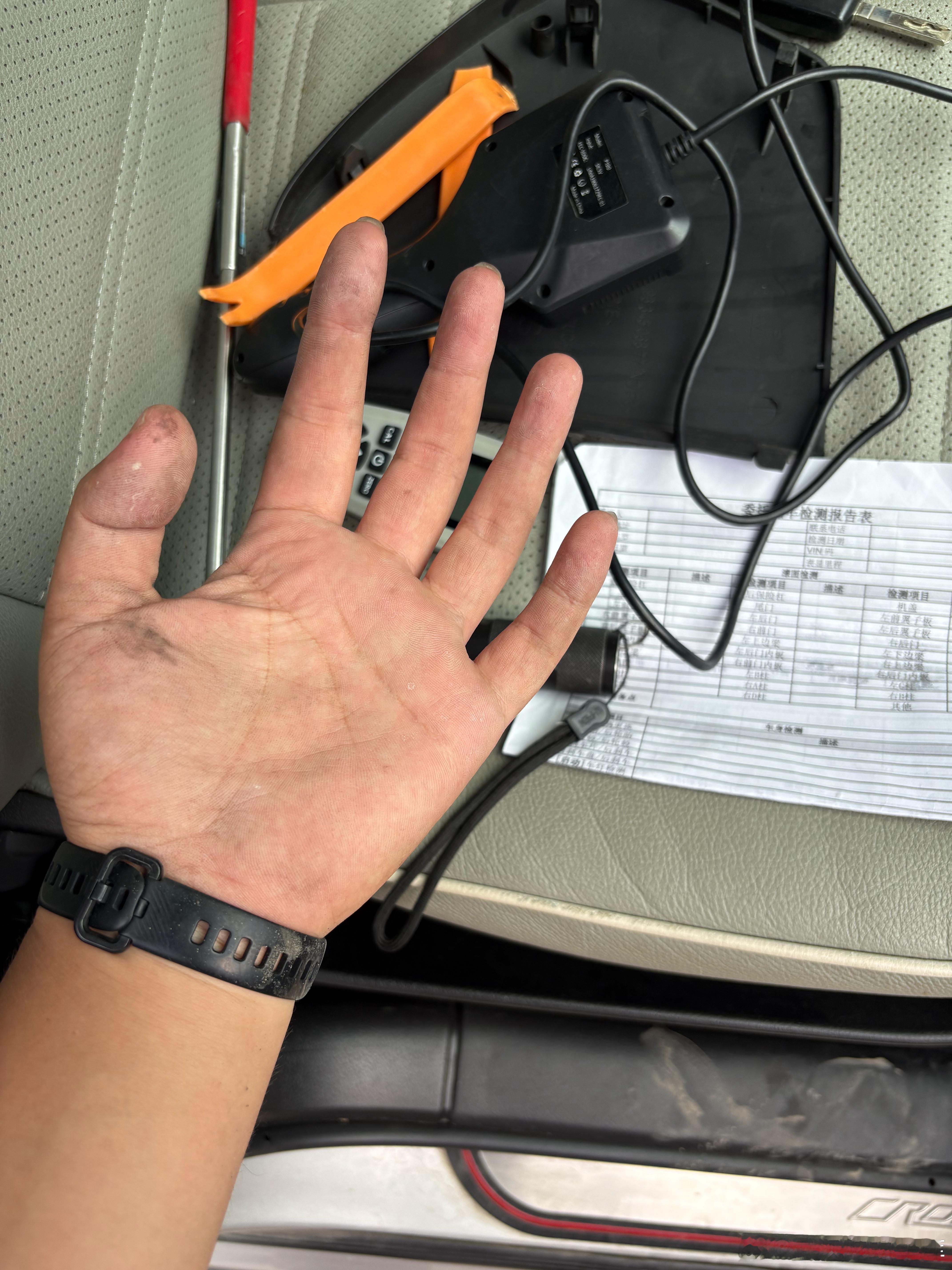 检测车况这三百块钱真是不好赚啊[泪]三个小时全方面检测一身汗 一手灰  ​​​