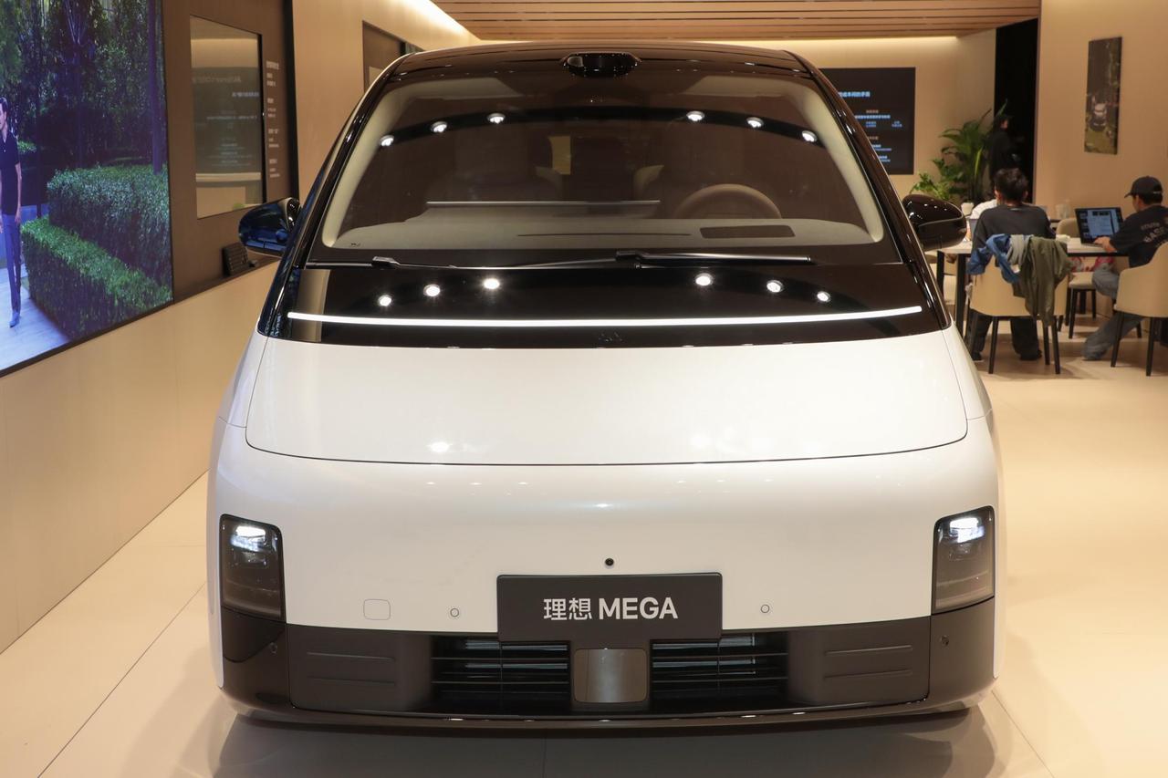 理想召回理想MEGA一下可能赔10多个亿，理想汽车能扛住吗？

这事儿换到其他新