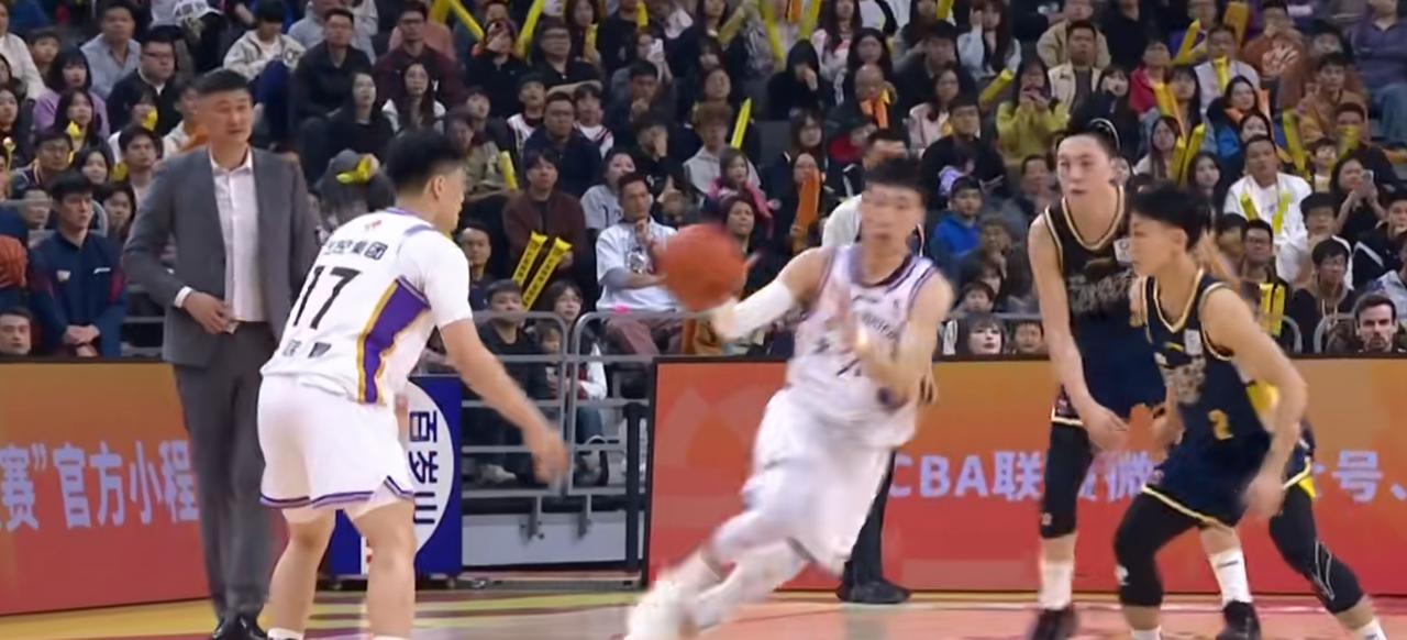 主场被绝杀，杜锋快气哭了！
1月17日晚的CBA常规赛太刺激了！北控和广东这场对