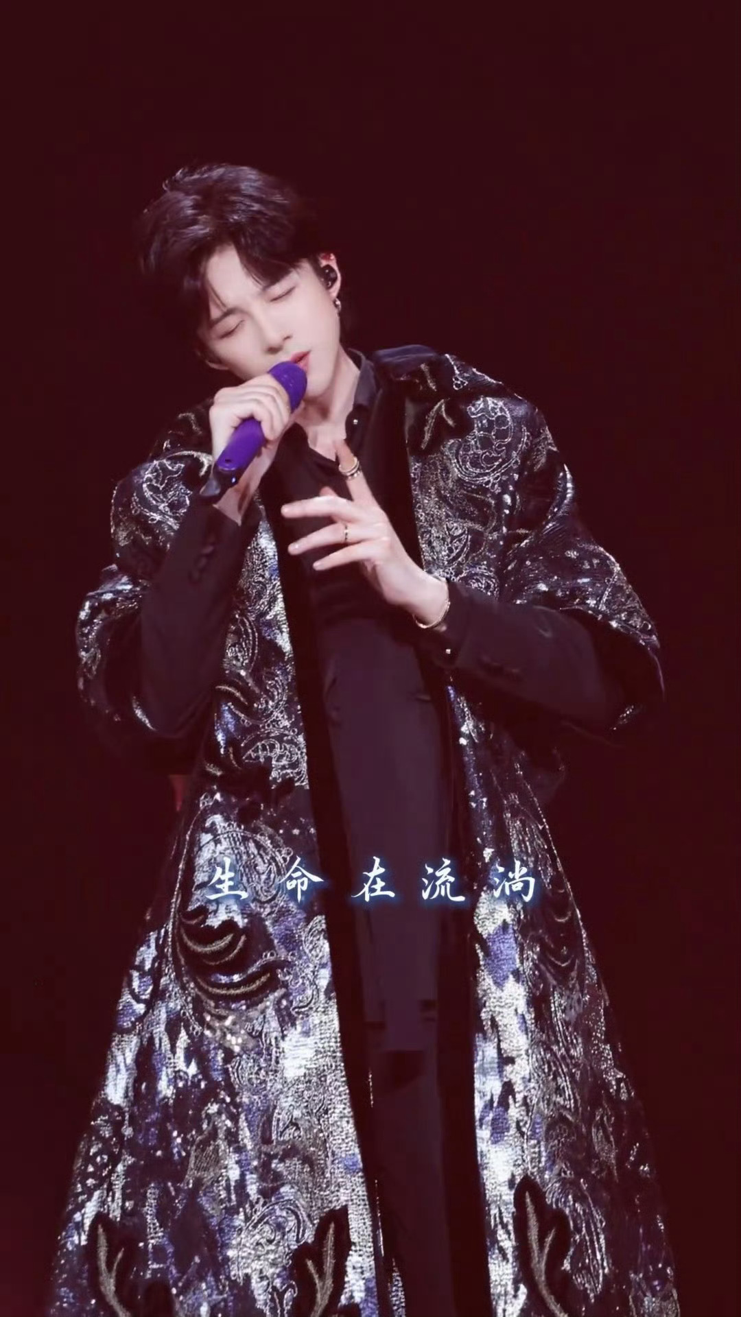 刘宇宁直播  生命在流淌。他一閉眼——萬物都落進他聲音裡。 🖤刘宇宁