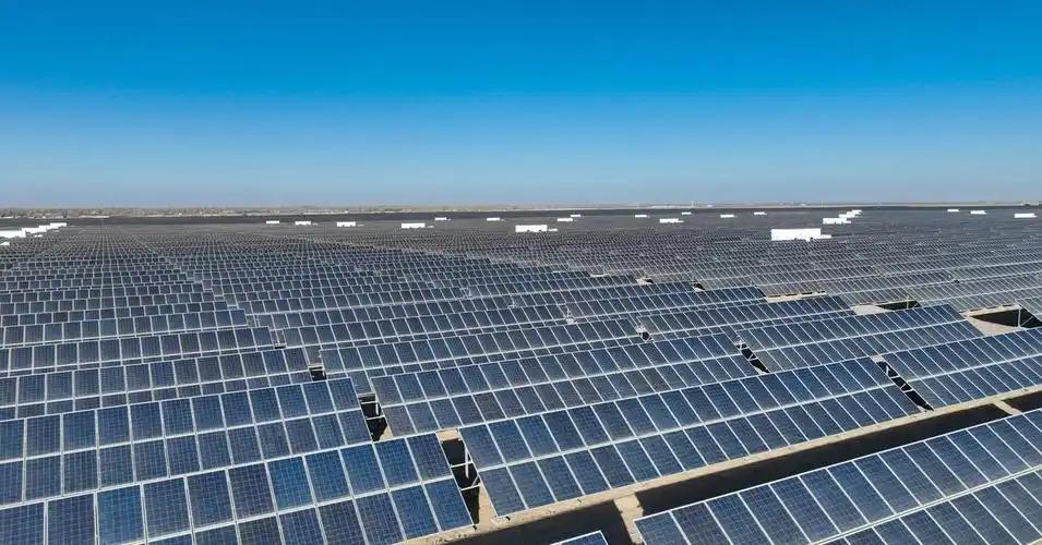 拥抱还是封锁？美国天价电费逼疯百姓，澳洲仅用一招给出答案..
 
同为太阳能资源