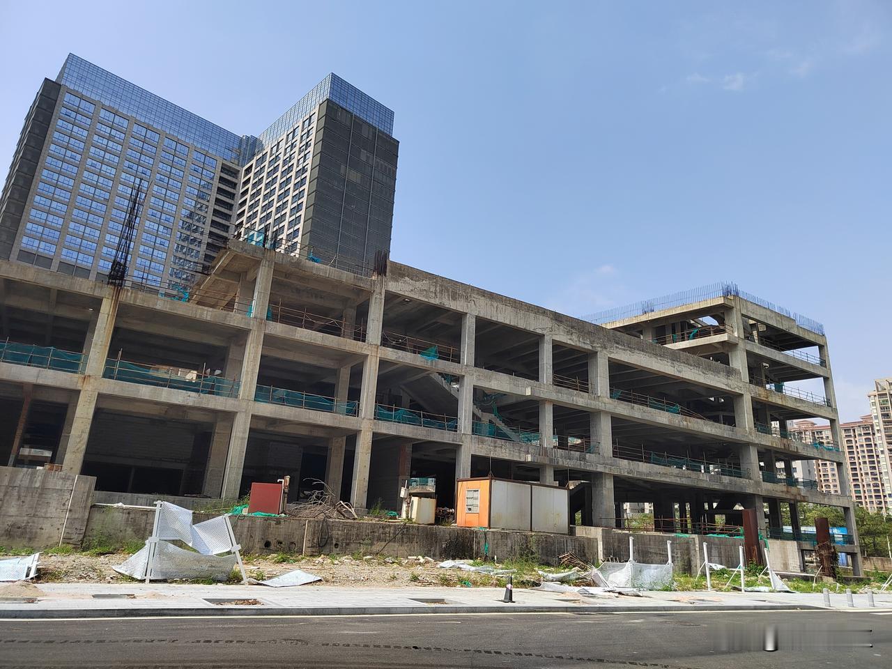 湛江市经开区乐山路的皇冠城项目可能重启建设吗？这个项目所在的位置多好啊！但是，即