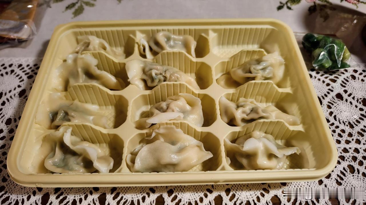 过去听说立秋要吃肉，捞秋膘。
昨天立秋，我点了饺子，是鲜虾猪肉馅的，挺好吃的。
