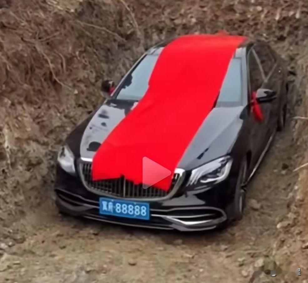 低调，如果你现在混的不错一定要低调。要知道有多少人已经在崩溃的边缘。这真的不是闹