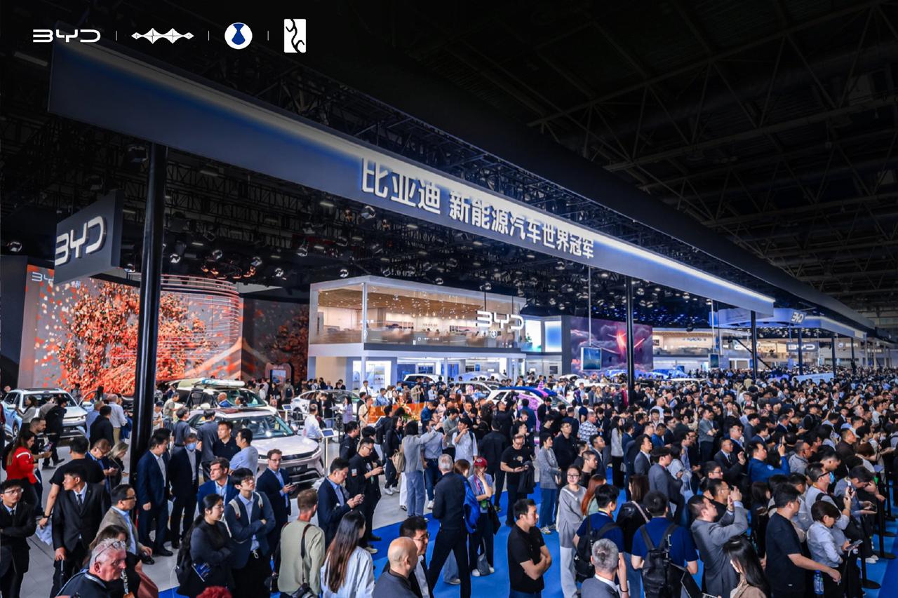 比亚迪包馆北京车展，硬核技术矩阵引爆全场。
在2026年北京车展上，比亚迪直接霸