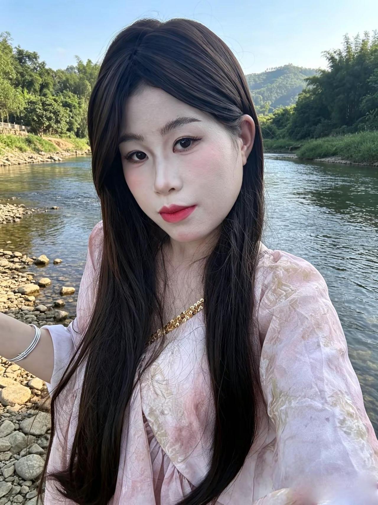 那就化个妆吧，当一下美女的快乐😁