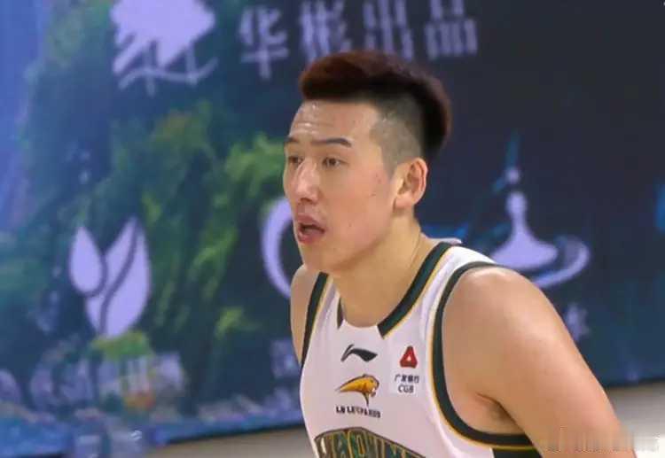 北京时间12月4日，CBA俱乐部杯辽宁对阵NBL球队合肥狂风，辽宁在开局6-18
