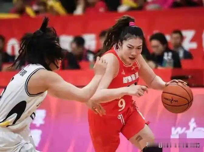 广东三虎合力打败四川队夺冠
北京时间11月15日晚，2025年第十五届全运会女篮