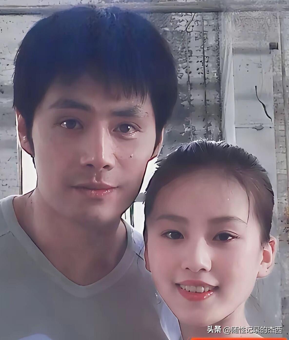 这位扎着高马尾的女孩是刘诗诗年轻的时候，看她细眉飞扬，明眸善睐，是清纯的美女，五