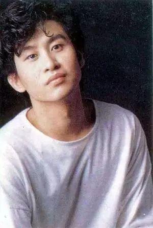 多家媒体特约评论员、经济学家宋清辉认为，“逼走”一个公众人物的背后，是对长期经济