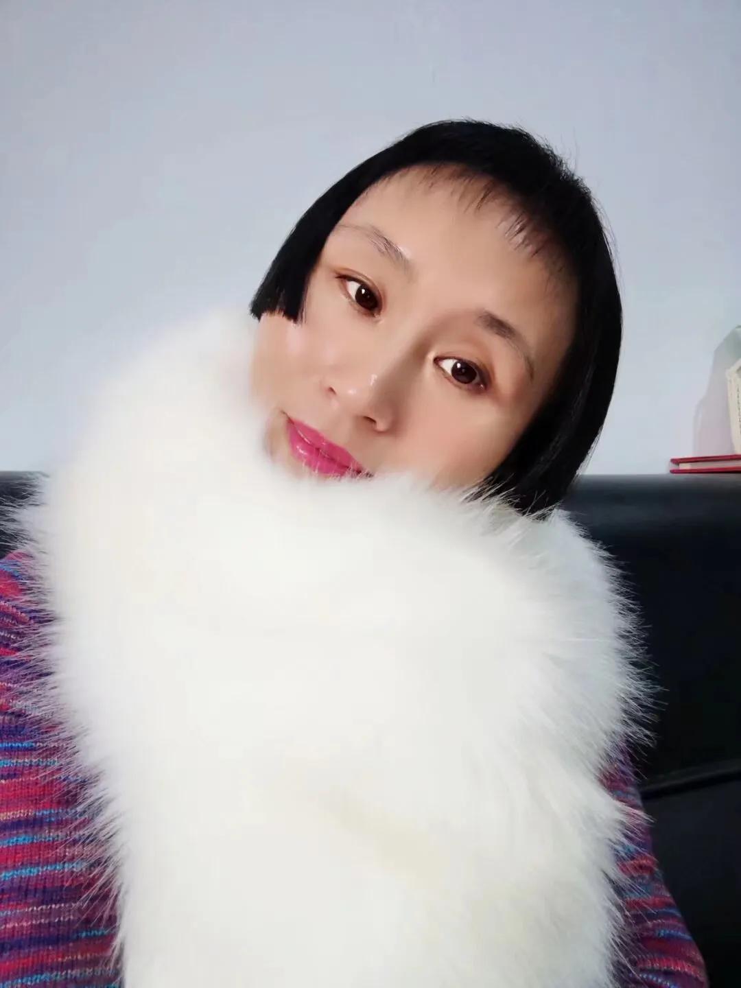 如果自恋能够得到快乐，那也未尝不可。
如果自恋能够带来自信，那也无可厚非。
如果