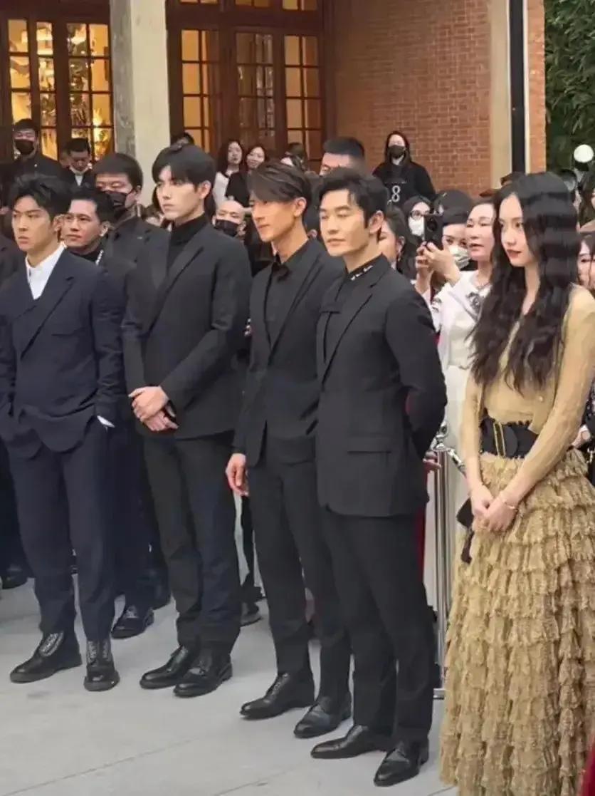 陈凯歌把陈飞宇调教的太好了！
通过上次事件，陈飞宇越发自律，加上陈红的基因，让陈