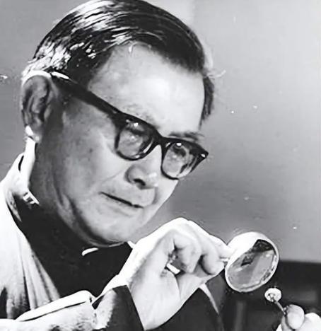 1951年，杨承宗放弃55万年薪，选择了回国，却只得1000斤大米，他因放射源坏