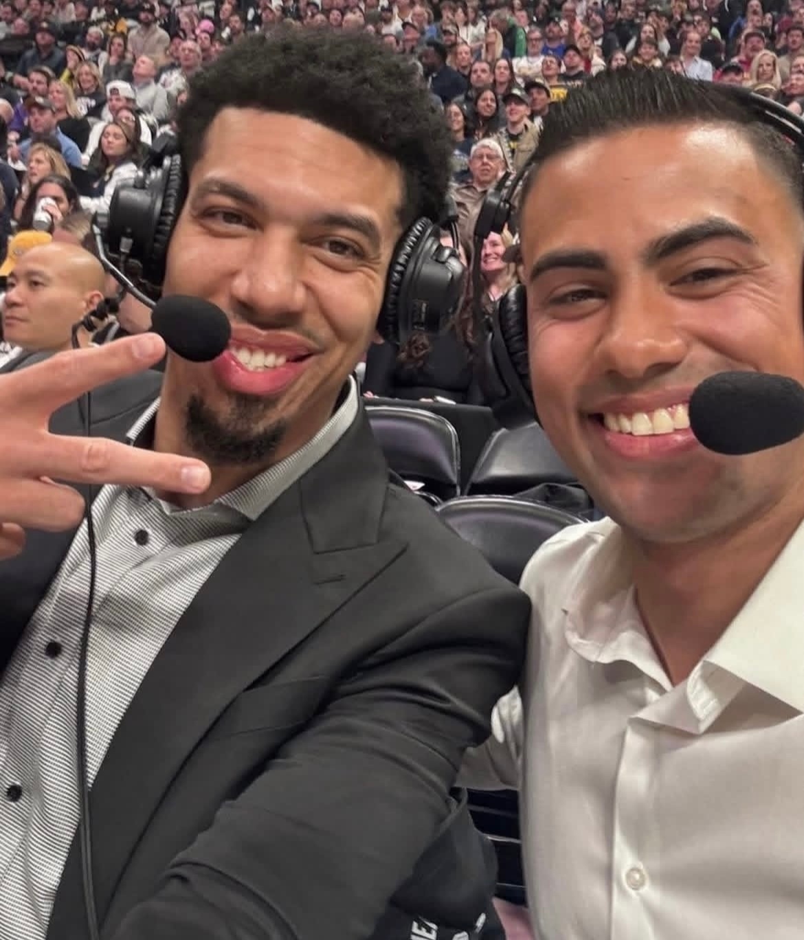 丹尼-格林将以嘉宾身份参加马刺接下来的两场比赛的广播解说 ｜ ｜