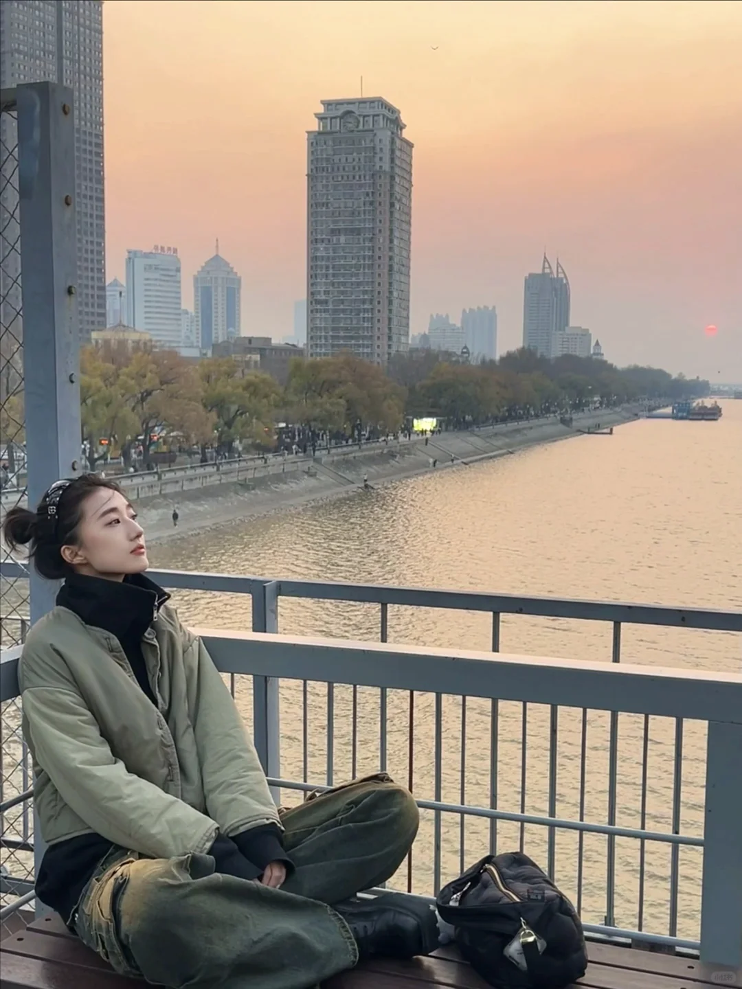 她眼眸中隐约的是孤寂