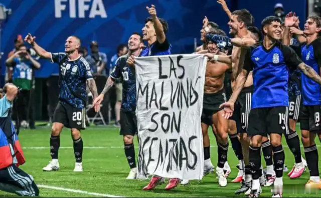 赢了球，但可能输了规矩。阿根廷半决赛逆转英格兰后的那一幕，注定比比分更让人回味。