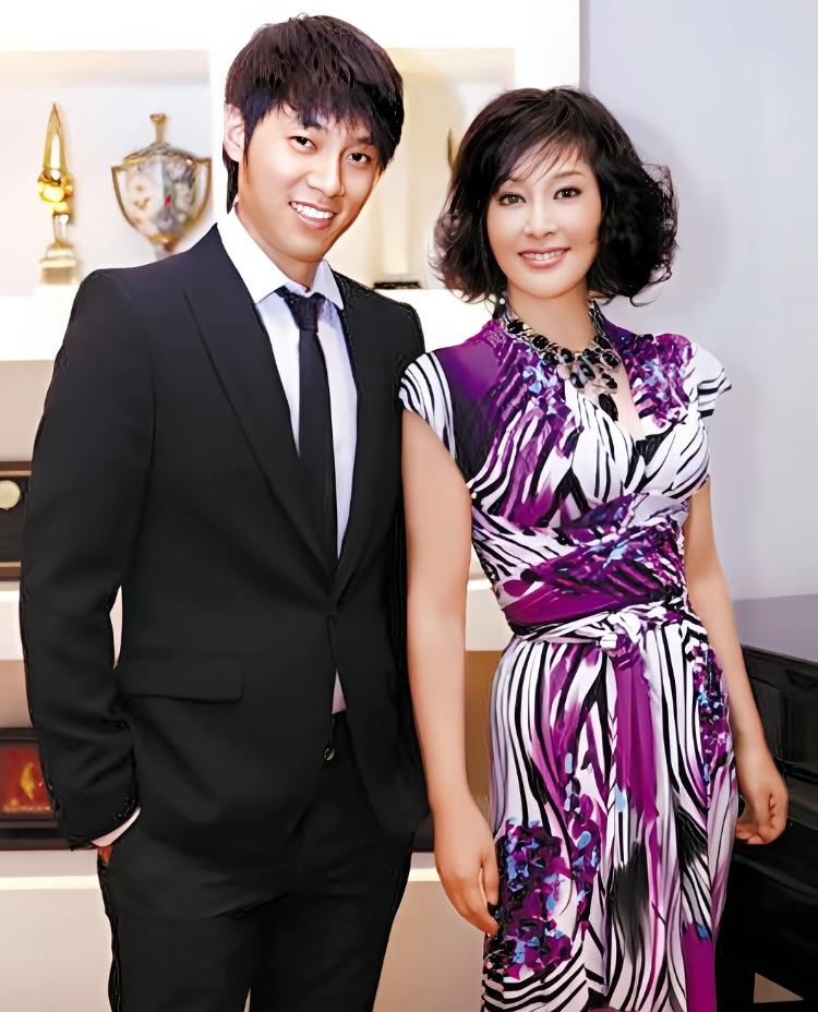 刘晓庆与小男友易纲