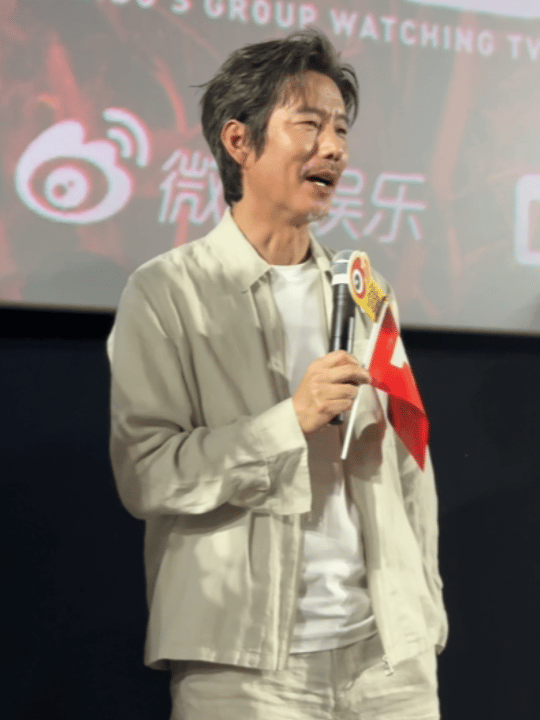 第一次见追剧团带鸡出场 《七根心简》追剧团也太会玩了吧！居然带着鸡来现场，曹放放