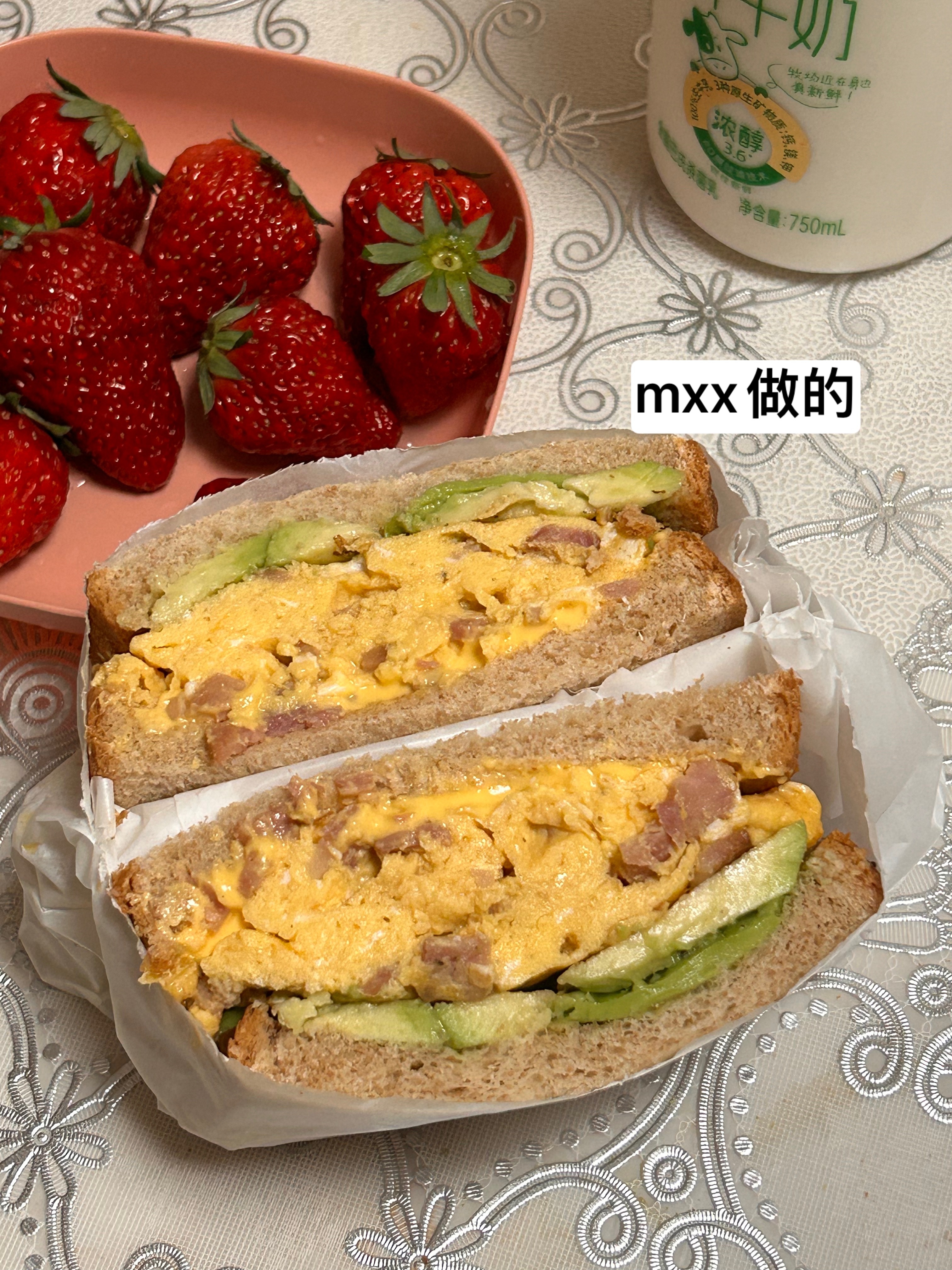 在朋友这里完全是三明治自助😋 