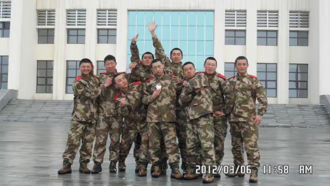 军旅青春，一生珍藏。致敬战友，平安顺遂！迷彩服 军装 那些年的迷彩记忆 我的青春