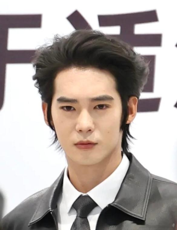 于适罗云熙李昀锐线下活动状态于适罗云熙李昀锐线下活动直拍 于适生图抗打！黑色造型