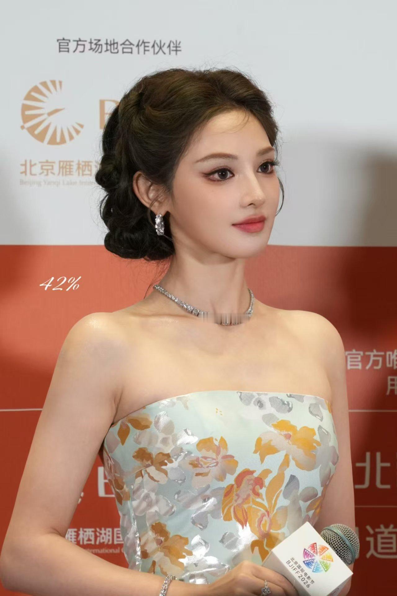 彭小苒工作室开业彭小苒工作室正式成立自己当自己的靠山，自己为自己搭台。祝贺小苒，