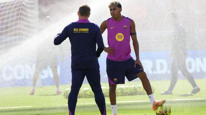 11月19日讯 《每日体育报》最新消息，亚马尔已经回归了巴萨合练，佩德里则继续伤