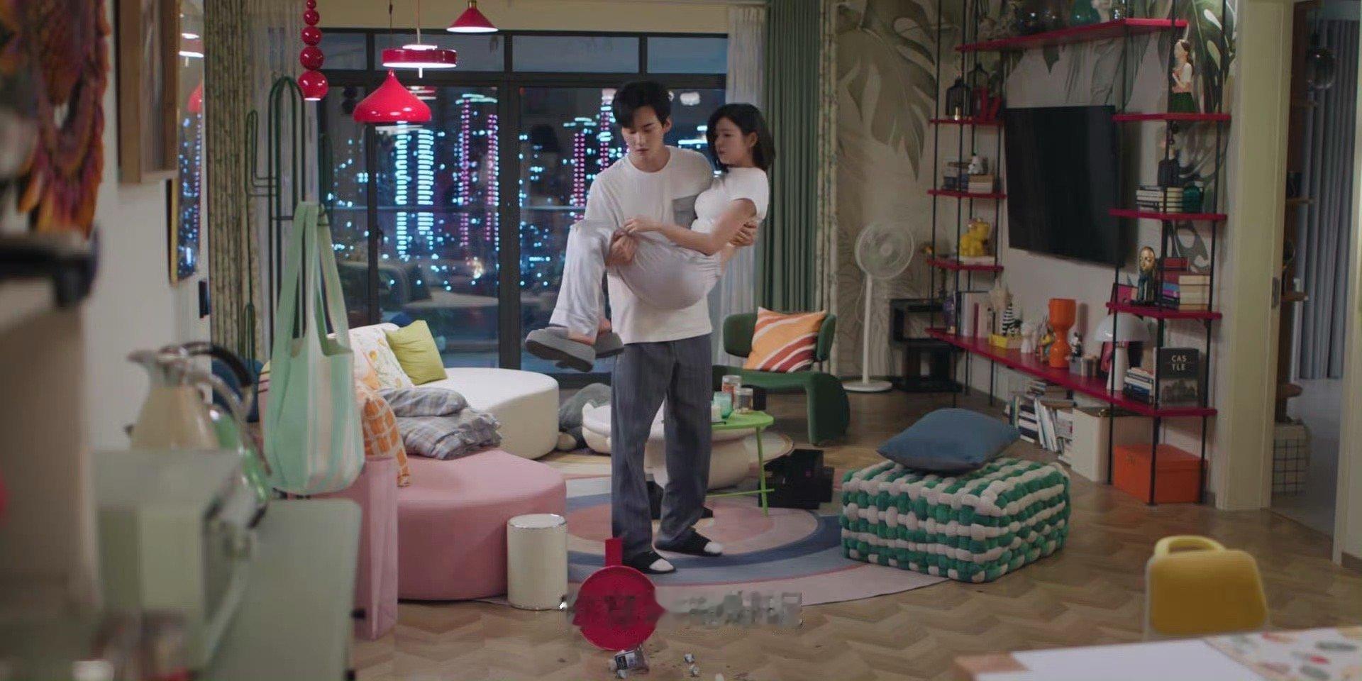 李雾这么野多亏周柯宇带的好 李雾的“野”之所以又苏又撩，关键在于“度”的把握。而