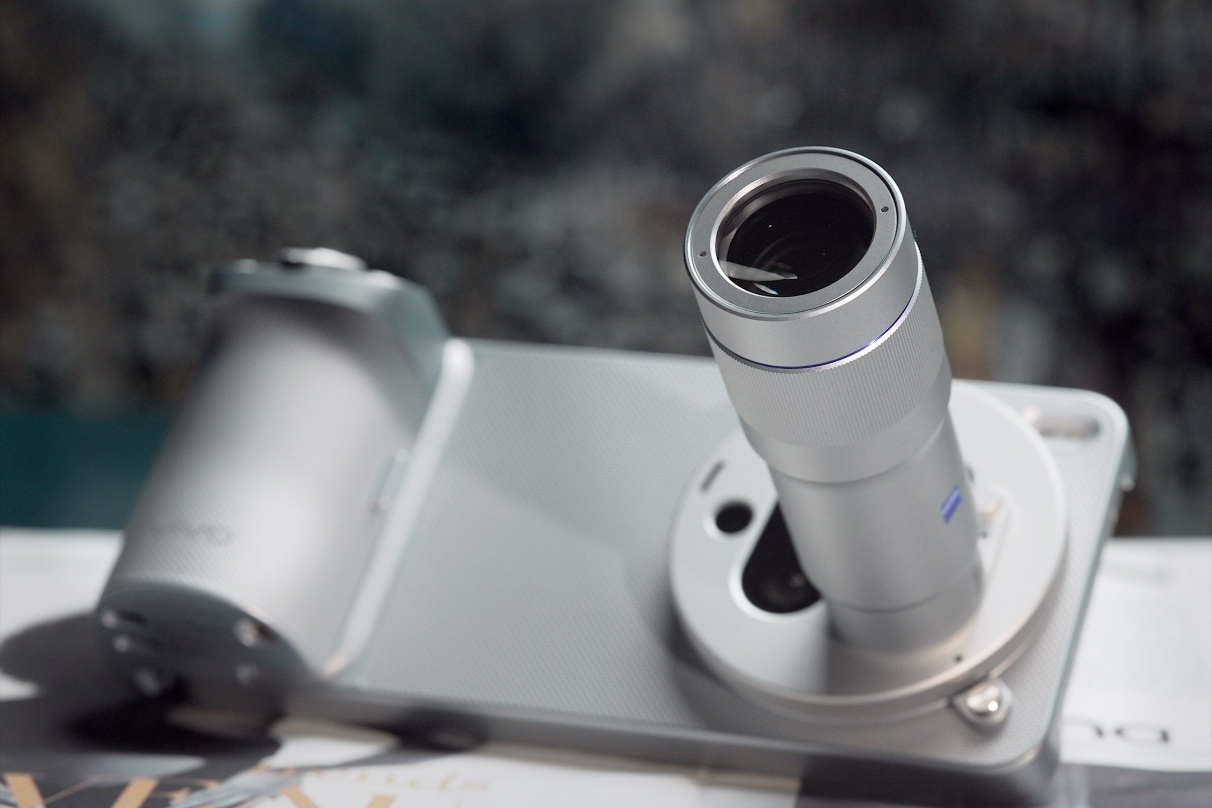 这vivo X300 Ultra大手机，看着就招人喜欢。好了，拍完了该还给二姨去