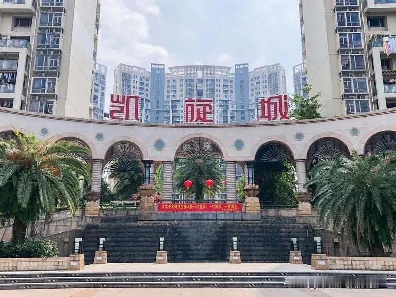 金泓凯旋城6折拍卖……

金泓凯旋城位于宝安新安街道，步行到宝安中心一公里，去海