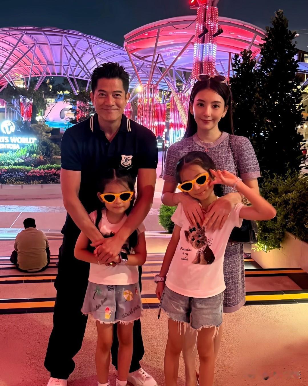 郭富城两女儿遗传爸爸的舞蹈基因，天呐，郭富城这俩女儿也太可爱了吧！在深圳演唱会首