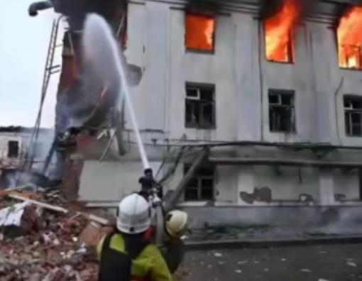 “如果敢打乌克兰，那么我就炸莫斯科，如果中方收复台湾，那么我就炸北京”，这是特朗