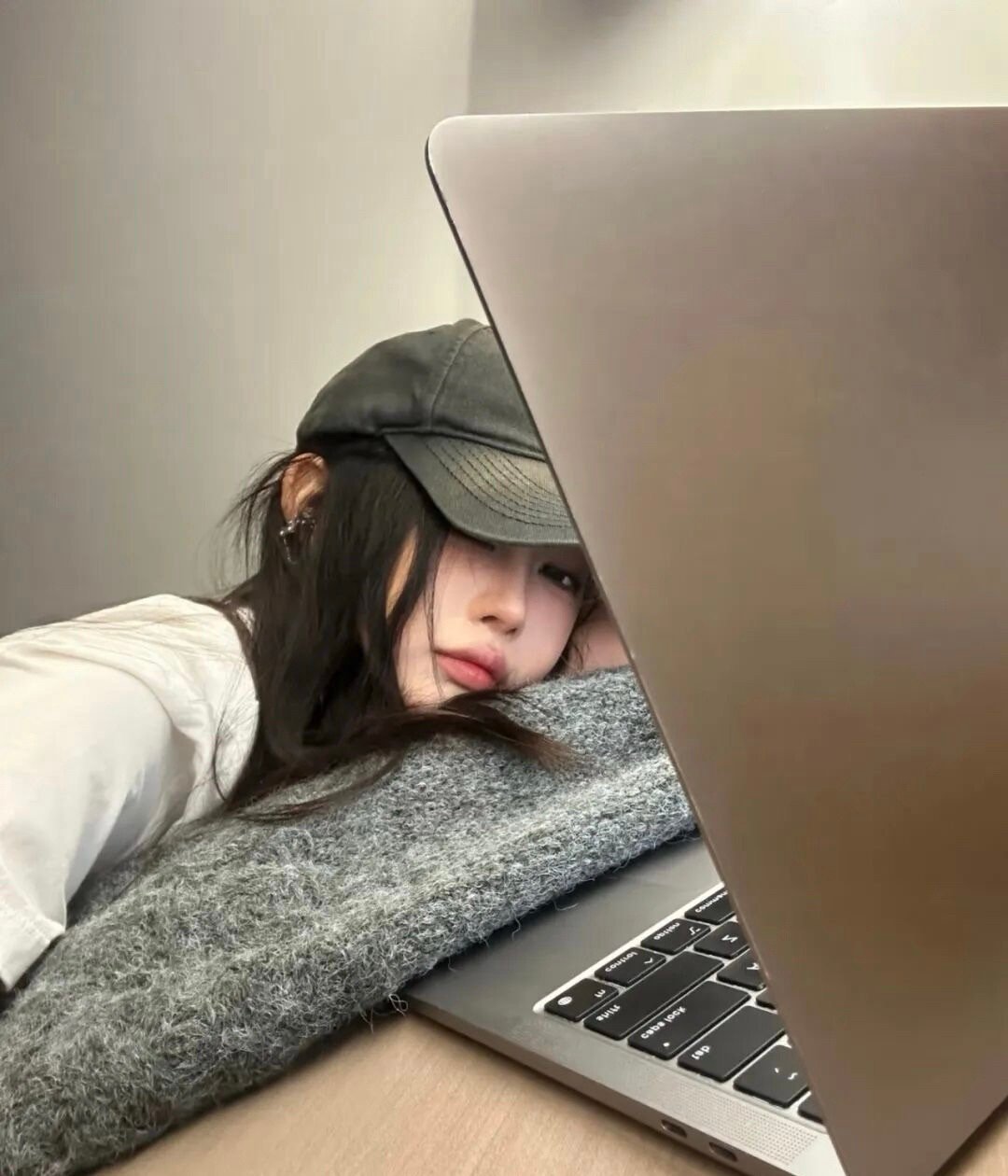 你都知道找个漂亮的 她就不知道找个有钱的吗 ​​​