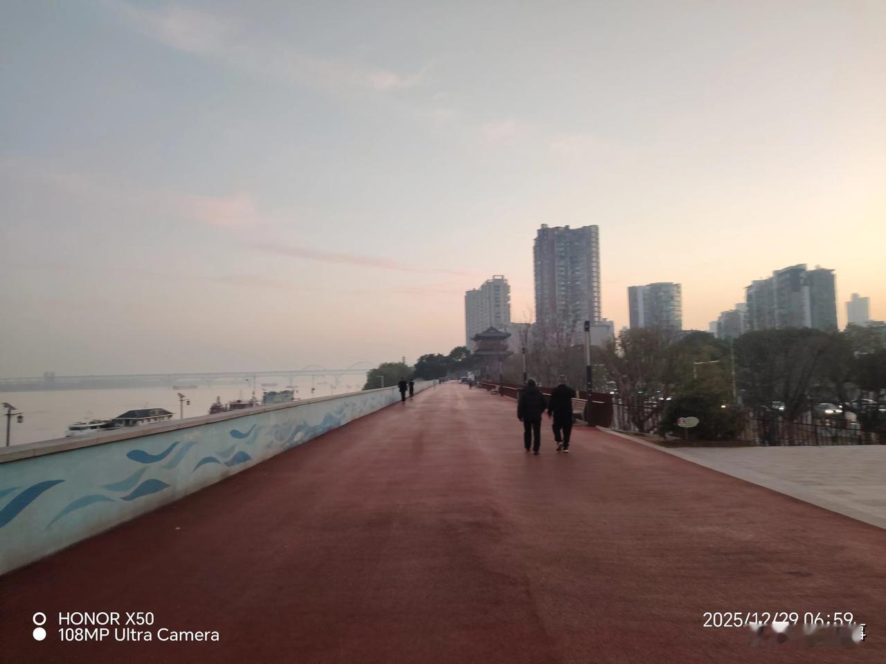 以后机器人会全面取代人类工作吗应该是向全面取代人类工作方向发展