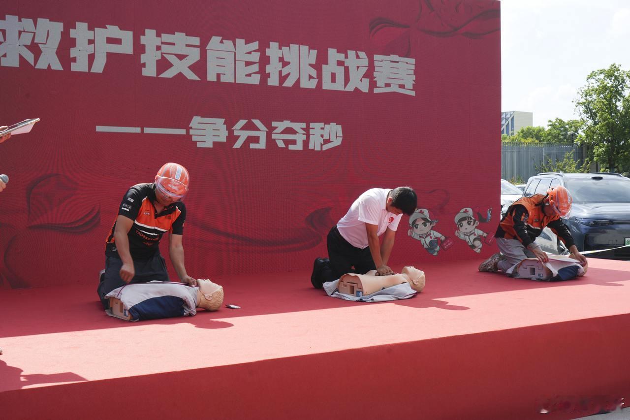 宁波街头又多了一批流动的救护员 临近第27个世界急救日，宁波开展急救主题宣传活动